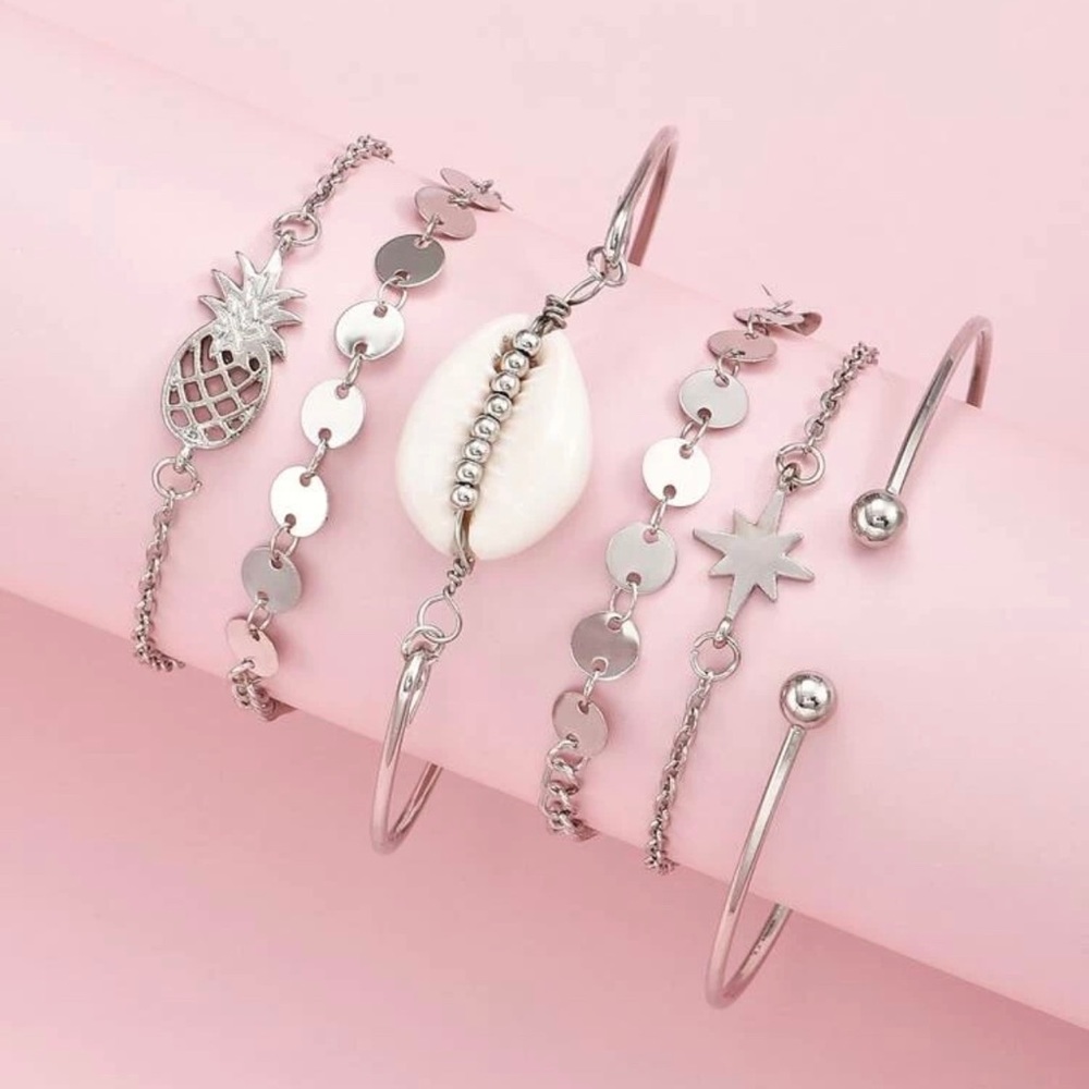 🍍 NWOT Gorgeous 6 piece pineapple &shell bracelet